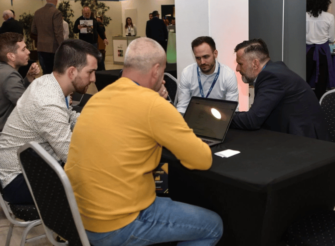 Lépj velünk kapcsolatba